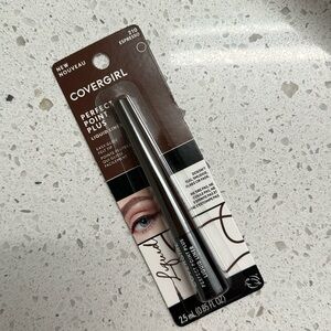 ⭐️ $5 w/ a bundle of 3+ items with a ⭐️! Covergirl liquid eye liner